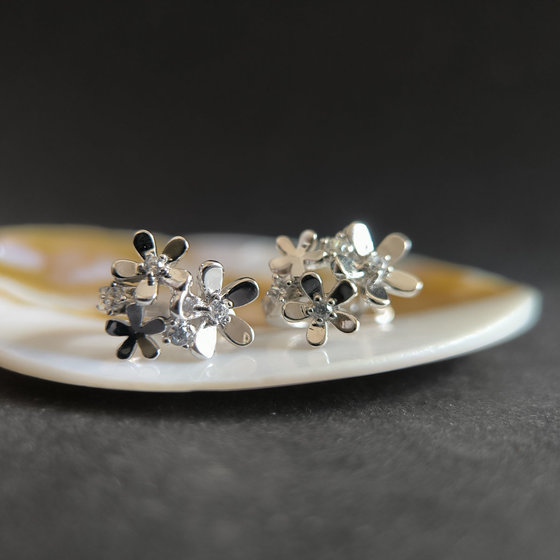 Silver earrings with cubic zirconia