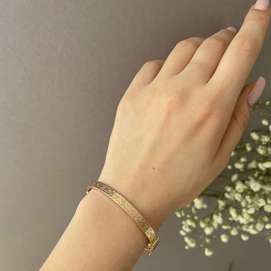 Gold bracelet without stones