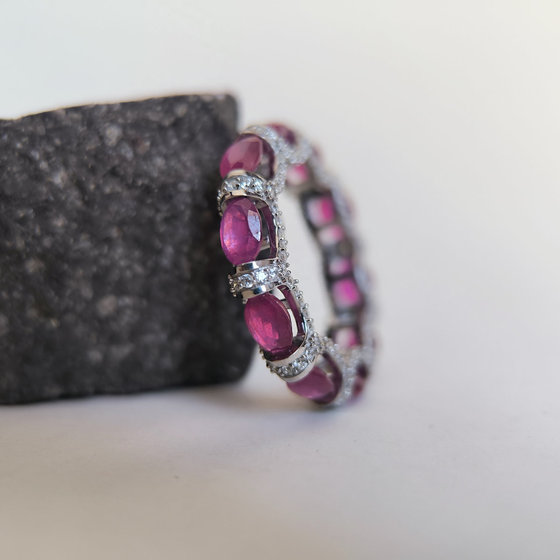 Срібне кільце з рубіном 8.664ct, фіанітами