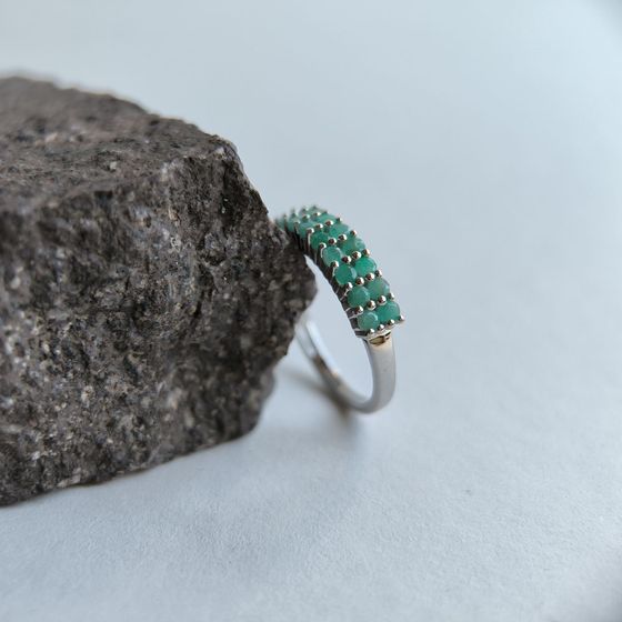 Silver ring with a 1.175-carat emerald
