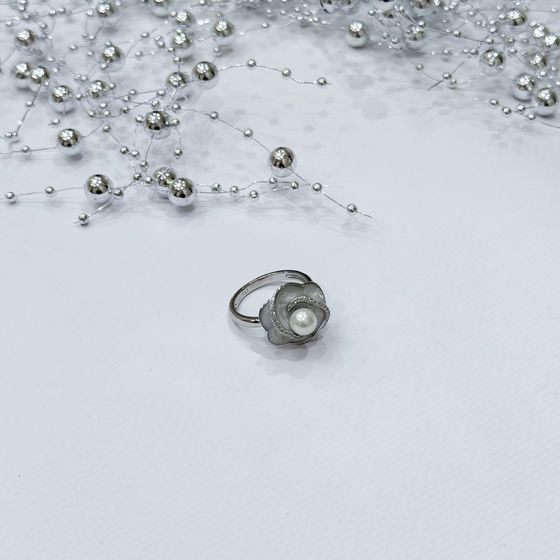 Silver ring with pearls, mother-of-pearl