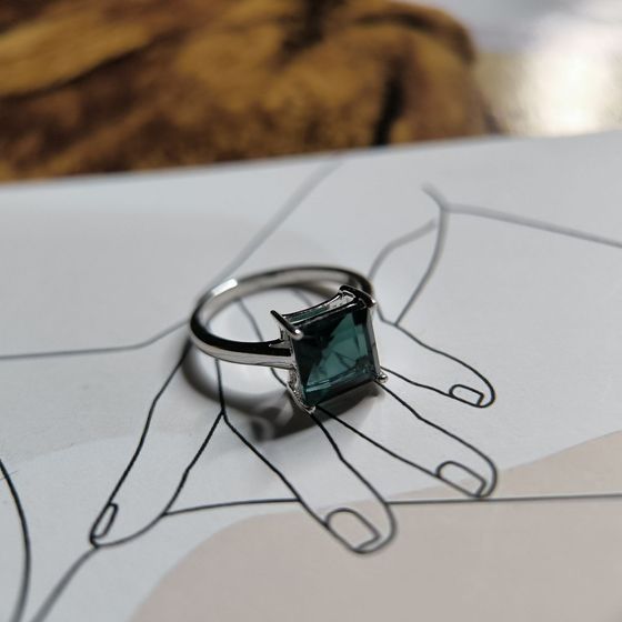 Серебряное кольцо с топазом Лондон Блю 2.107ct