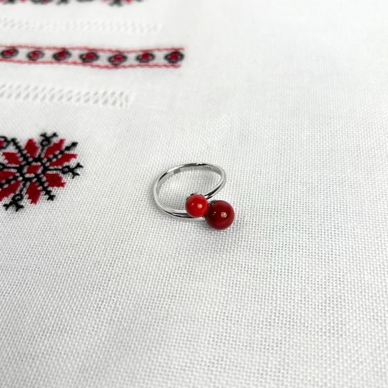 Срібна каблучка з коралом