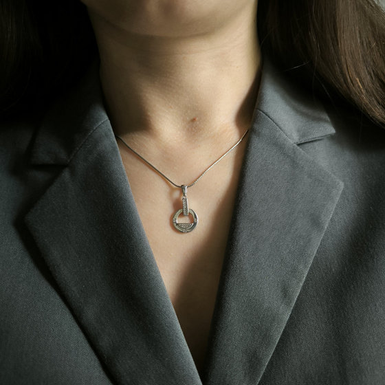 Silver pendant with cubic zirconia