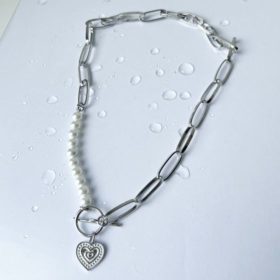 Silver necklace with pearls