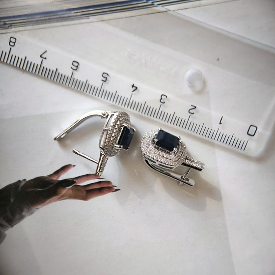Срібні сережки з сапфіром 5.717ct, фіанітами