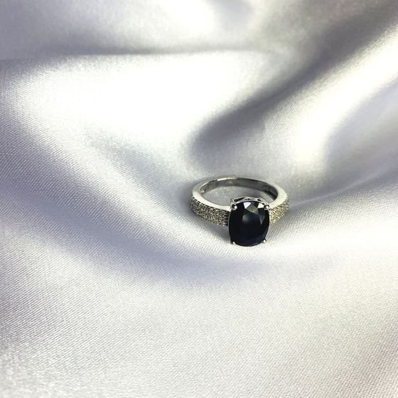 Серебряное кольцо с сапфиром 3.878ct