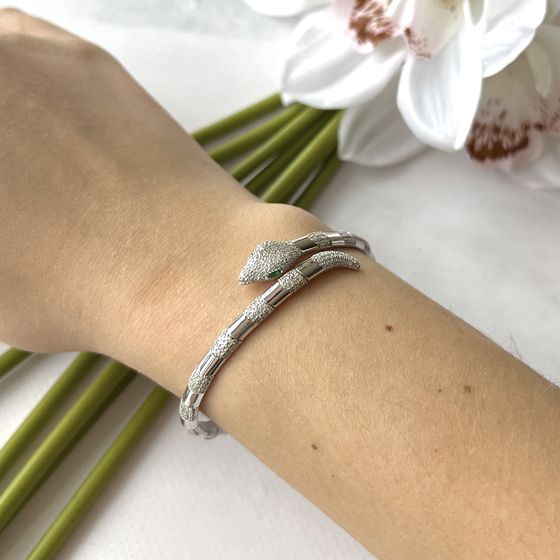 Silver bracelet with phianites