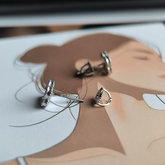 Silver earrings with agate