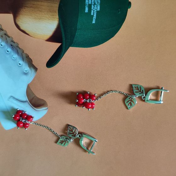 Срібні сережки з коралом