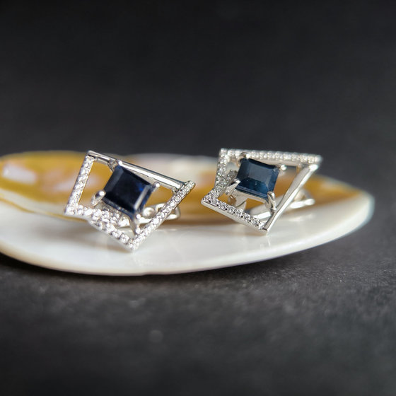 Срібні сережки з сапфіром 3.344ct, фіанітами