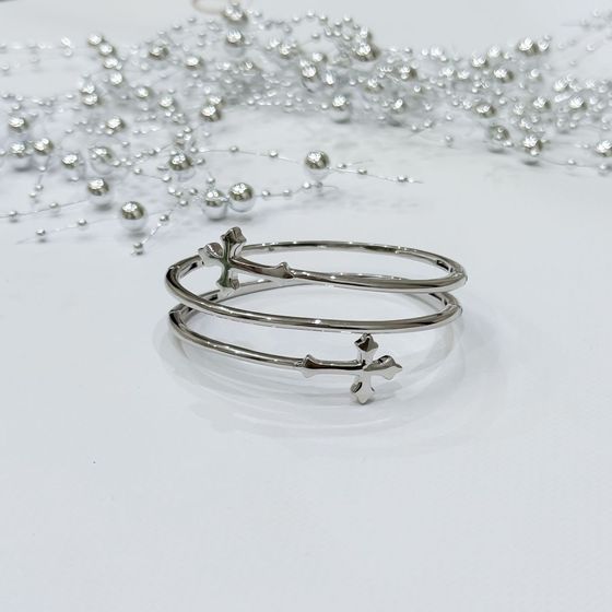 Silver bracelet without stones
