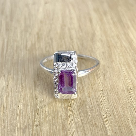 Серебряное кольцо с олександритом