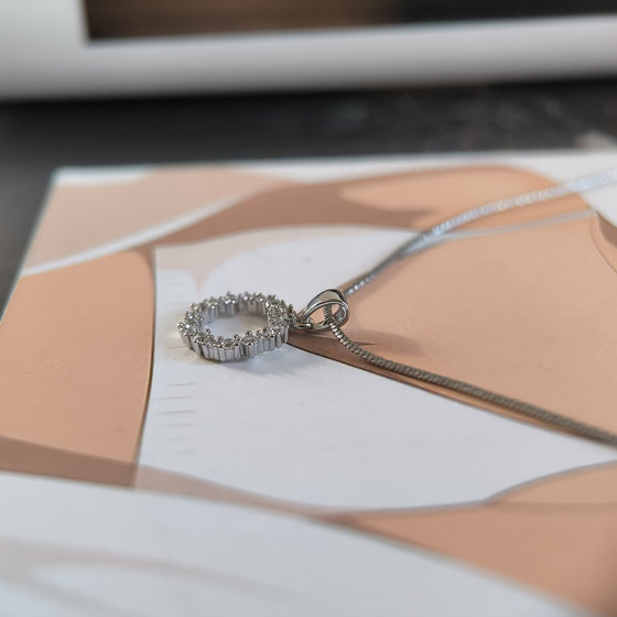 Silver pendant with cubic zirconia