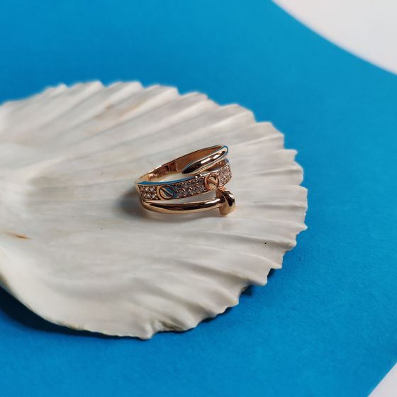 Gold ring with 0.28ct phianites
