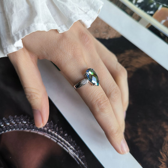 Срібне кільце з містичним топазом 3,492 карата