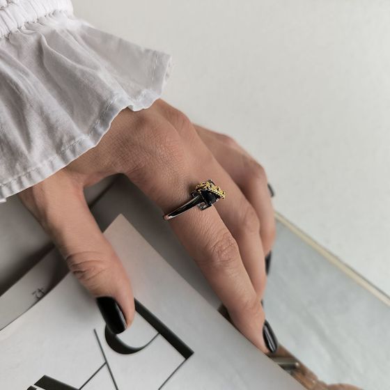 Серебряное кольцо с сапфиром nano 2.148ct, фианитами