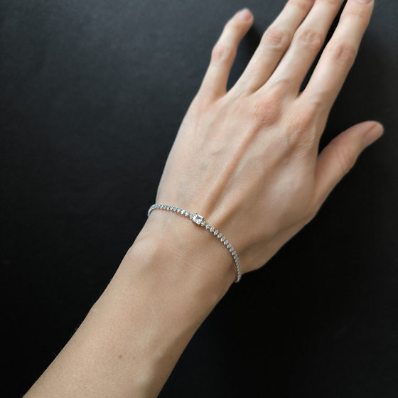 Silver bracelet with cubic zirconia