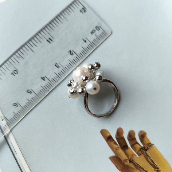 Silver ring with pearls