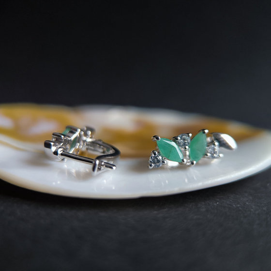 Срібні сережки зі смарагдом 1,642 карата