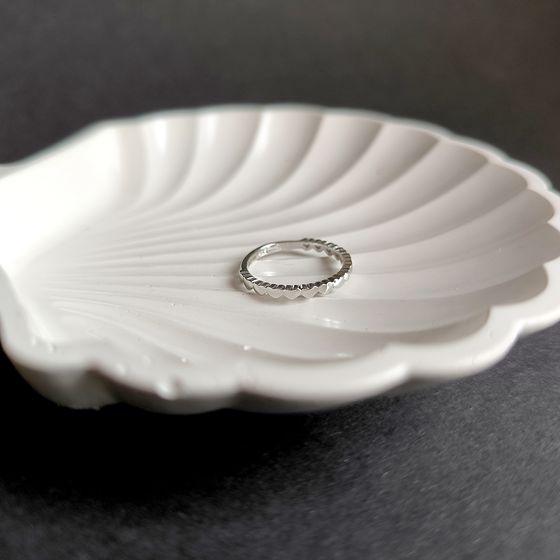 Срібна каблучка без каменів