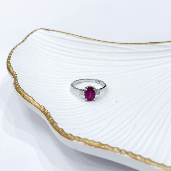 Sterling silver ring with 1.92ct ruby, diamonds