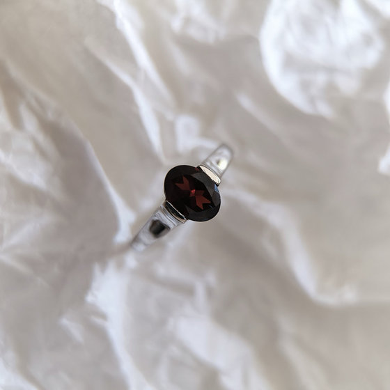 Срібне кільце з гранатом 1,35 карата