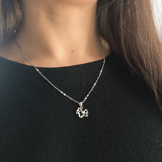 Silver pendant with cubic zirconia