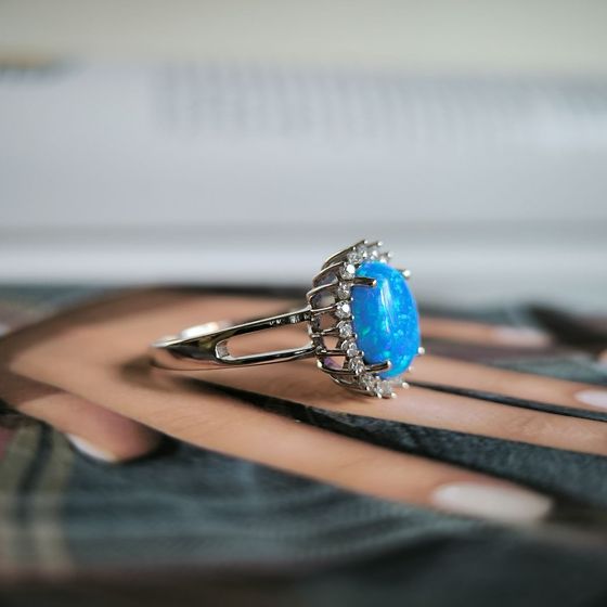 Silver ring with a 1.265-carat opal