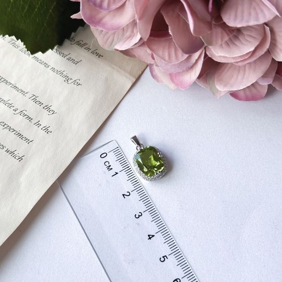Серебряная подвеска с хризолітом 6.483ct