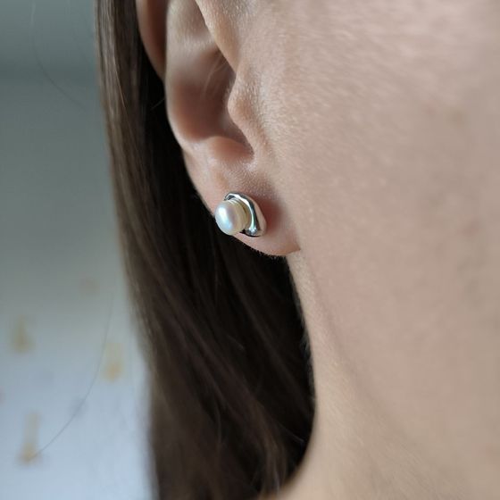 Срібні сережки з перлами