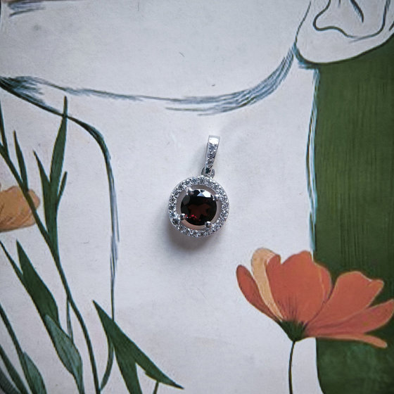 Срібна підвіска з гранатом 1,233 карата