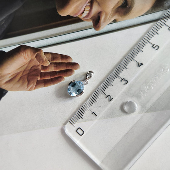 Срібна підвіска з топазом 1,442 карата