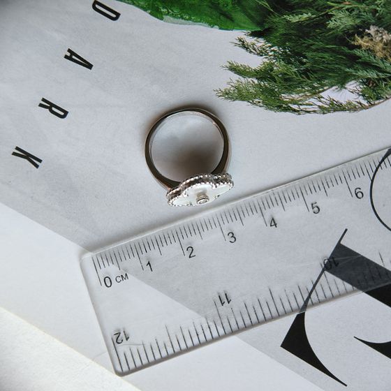 Silver ring with mother-of-pearl, phyanites