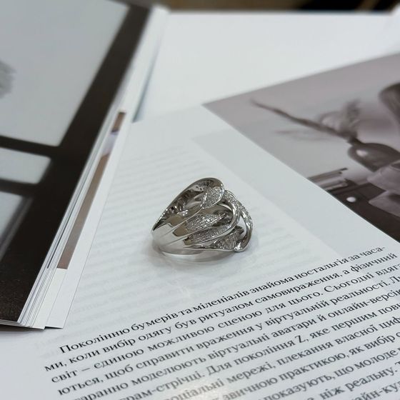 Silver ring with phianites, semallu