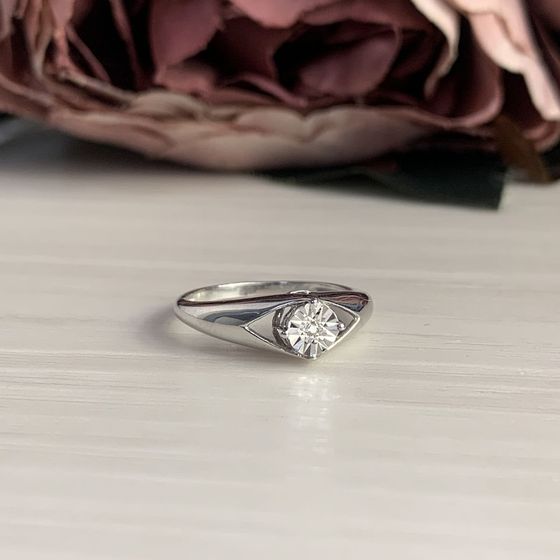 Серебряное кольцо с бриллиантом 0.01ct