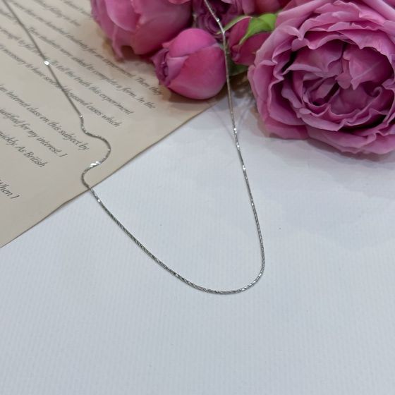 Silver chain without stones