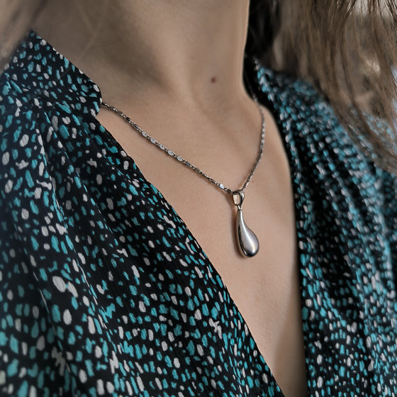 Silver pendant without stones