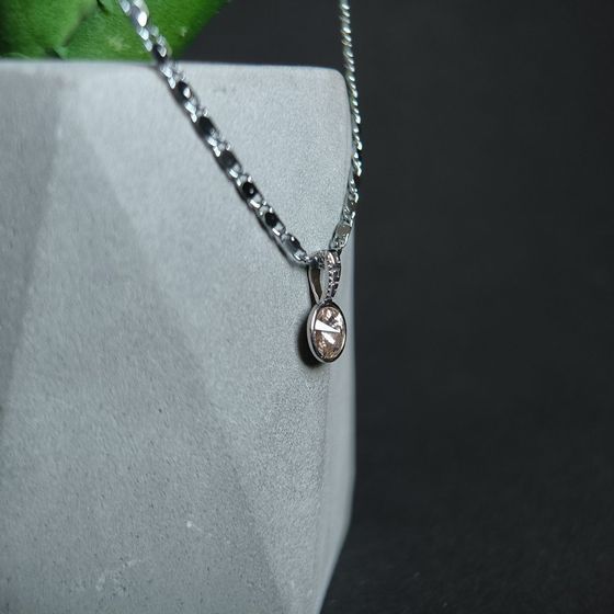 Silver pendant with phianites
