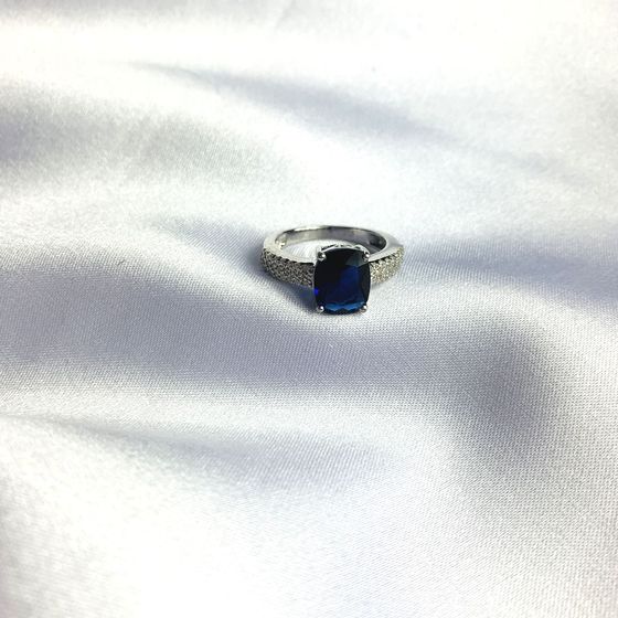Серебряное кольцо с сапфиром nano 2.678ct