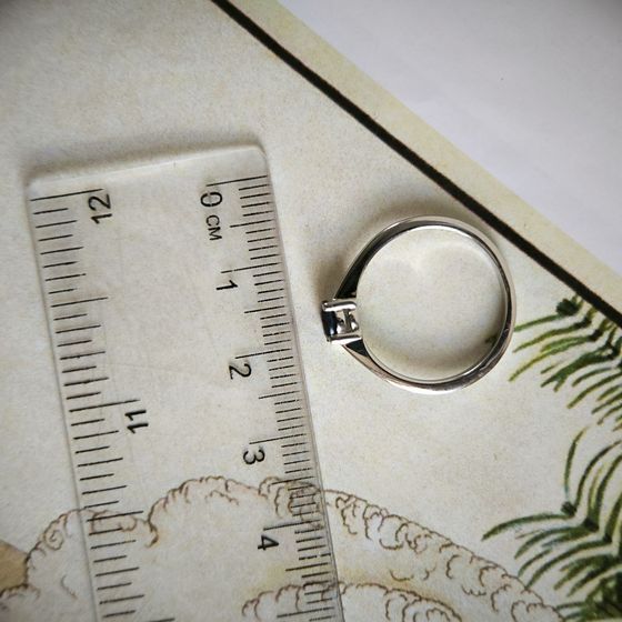 Срібна каблучка з сапфіром