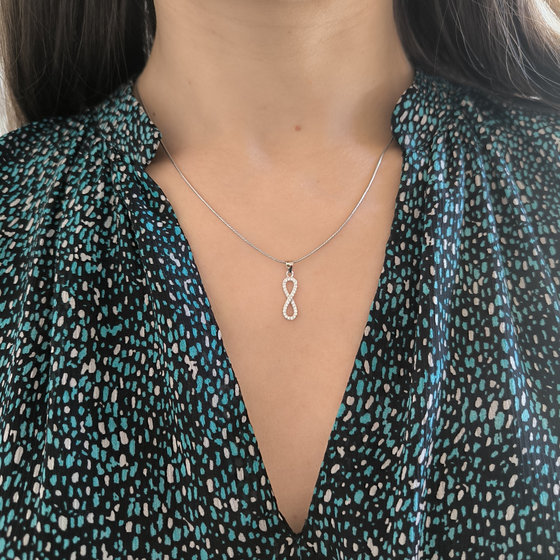 Silver pendant with cubic zirconia