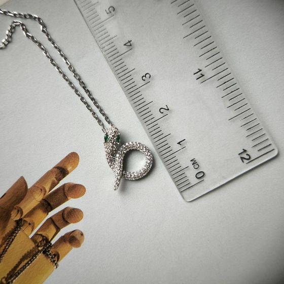 Silver necklace with phianites