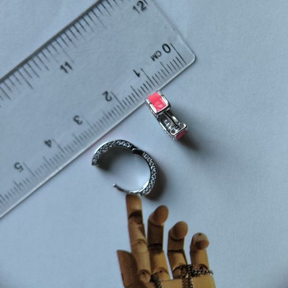 Срібні сережки з фіанітами, емаллю