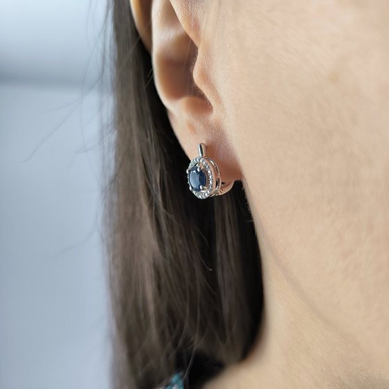 Silver earrings with 2.628ct sapphire, cubic zirconia