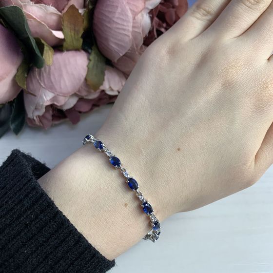Silver bracelet with a sapphire (nano)
