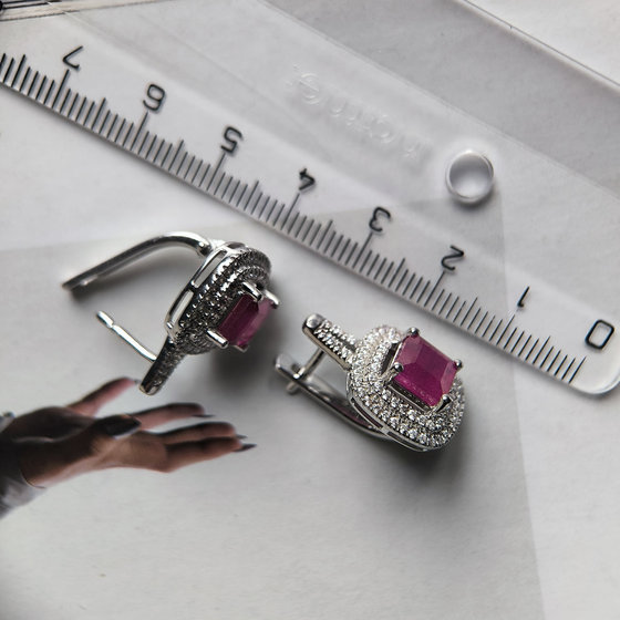 Срібні сережки з рубіном 6.342ct, фіанітами