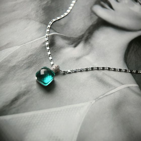 Срібна підвіска з фіанітами