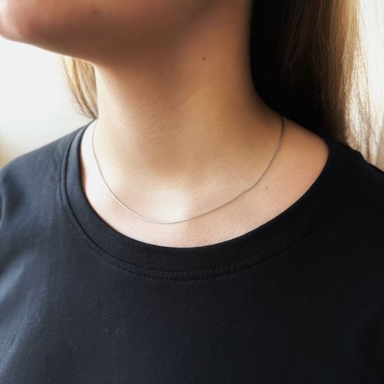 Silver chain without stones