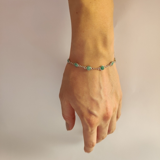 Silver bracelet with emerald